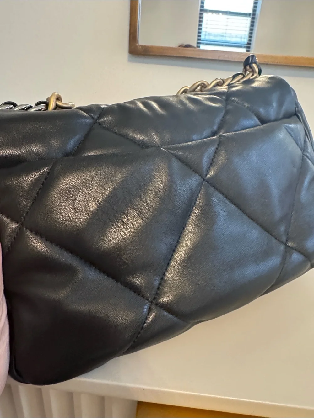 CHANEL 19 Flap Bag / black